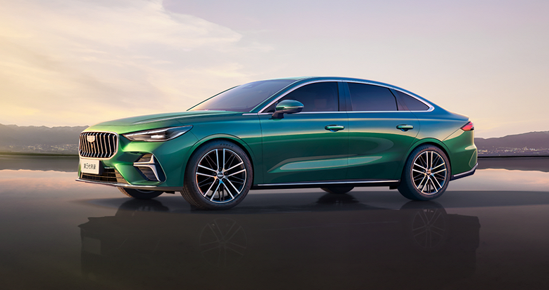Совершенно новый Geely Emgrand с &laquo;лицом&raquo; Mercedes вышел на рынок в Китае: мощный мотор 180 л.с., салон бизнес-класса и цена всего 81,9 тыс. юаней (930 тыс. рублей)