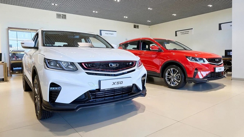 Россияне массово ринулись в автосалоны: рынок новых машин показал рекордный рост