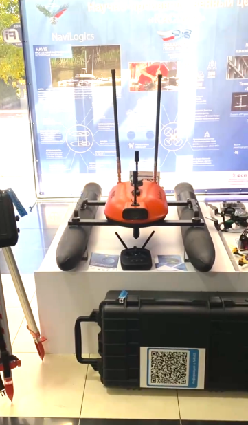 Стенд многоцелевого беспилотного катамарана Navis от NaviLogics