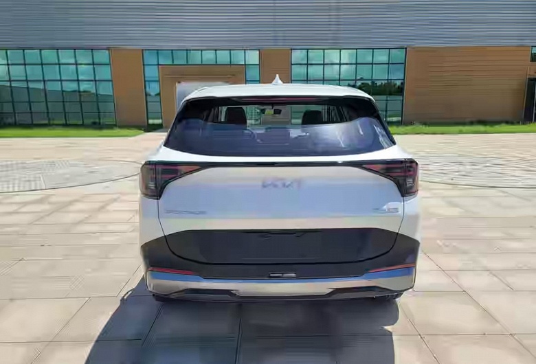 Новый Kia Sportage представят 21 ноября. Он получит 2,0-литровый мотор на 244 л.с. и 8-ступенчатый «автомат» - 2 Новый Kia Sportage представят 21 ноября. Он получит 2,0-литровый мотор на 244 л.с. и 8-ступенчатый «автомат»