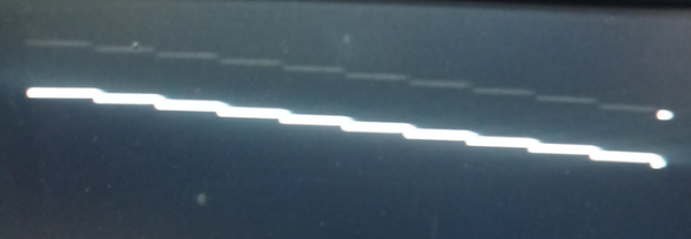 Две линии, разница в яркости заметна. 