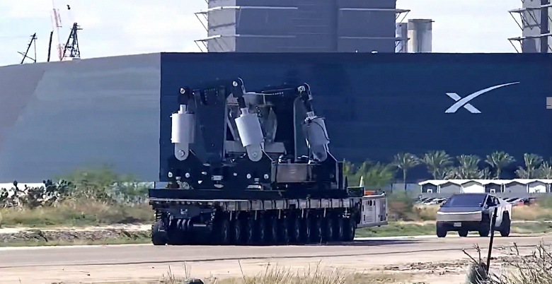 SpaceX готовится к Starship нового поколения: на шоссе заметили огромное испытательное устройство для стартовой площадки