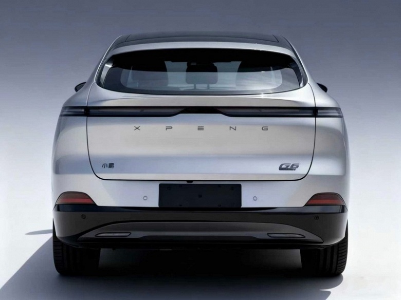 Этот купе-кроссовер проедет до 325 км без бензина, а с полным баком запас хода будет гораздо больше 1000 км. Гибридная версия Xpeng G6 одобрена для выхода