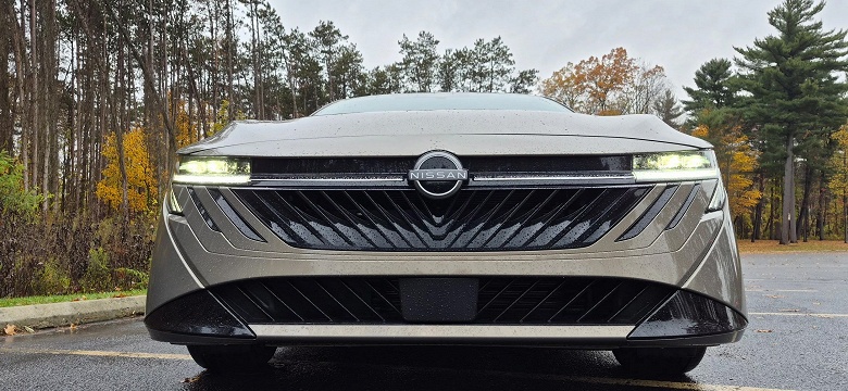 Новый Nissan Sentra вышел в продажу в США: космический дизайн, &laquo;цифровой салон&raquo;, простой 2,0-литровый мотор &mdash; всего 23,6 тыс. долларов (2,1 млн рублей)