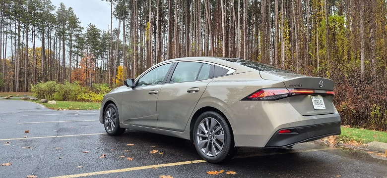 Новый Nissan Sentra вышел в продажу в США: космический дизайн, &laquo;цифровой салон&raquo;, простой 2,0-литровый мотор &mdash; всего 23,6 тыс. долларов (2,1 млн рублей)