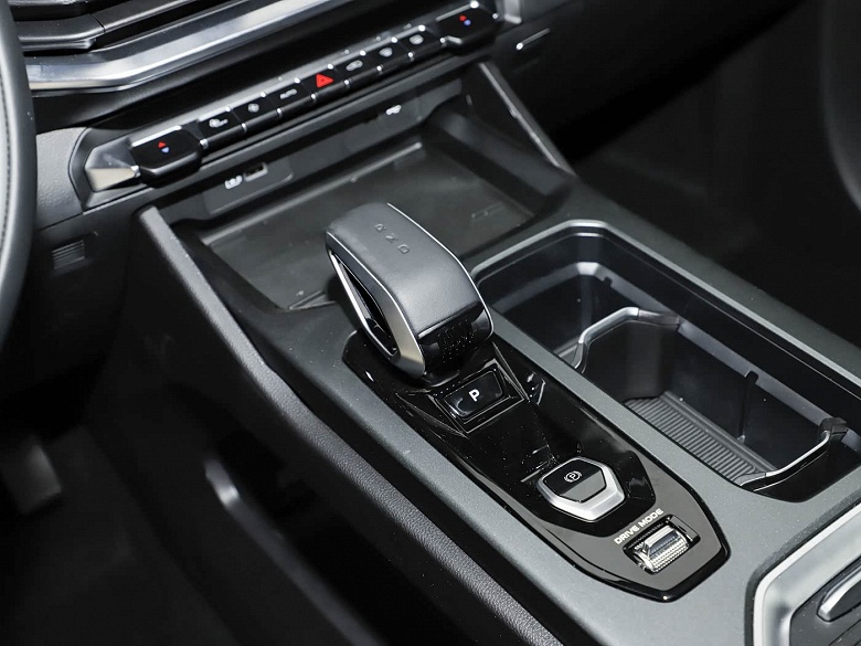 Новый Geely Okavango полностью рассекретили в Китае, машина должна стать дешевле нынешнего Okavango