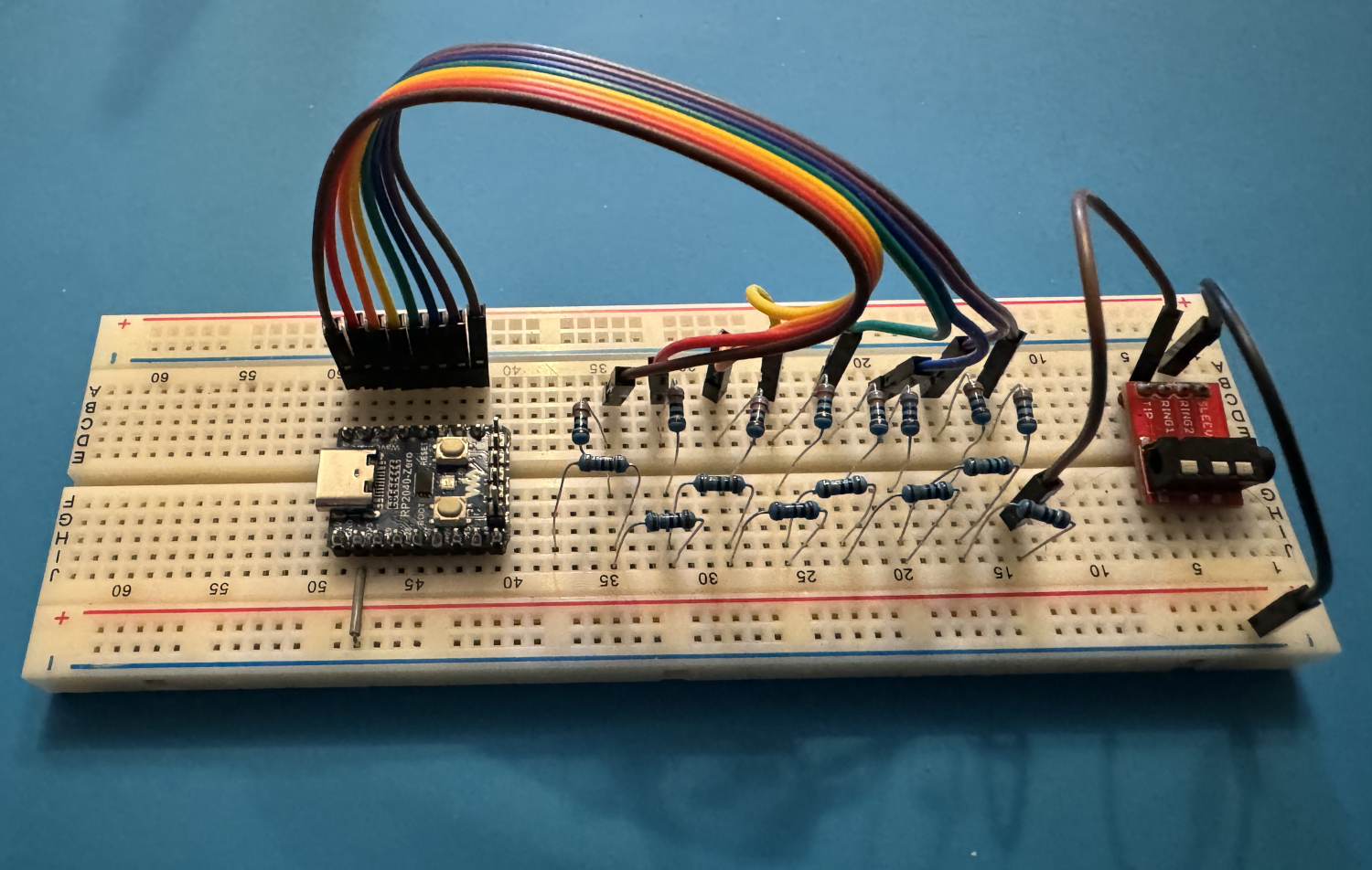 Устройство, собранное на макетной плате