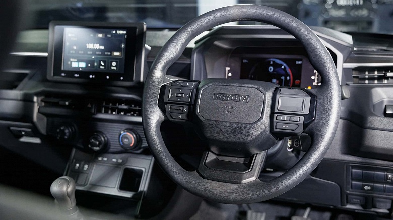 Совершенно новый Toyota Hilux сохранил механическую коробку передач. Опубликованы фото самой дешевой версии, у которой нет даже климат-контроля - 2 Совершенно новый Toyota Hilux сохранил механическую коробку передач. Опубликованы фото самой дешевой версии, у которой нет даже климат-контроля