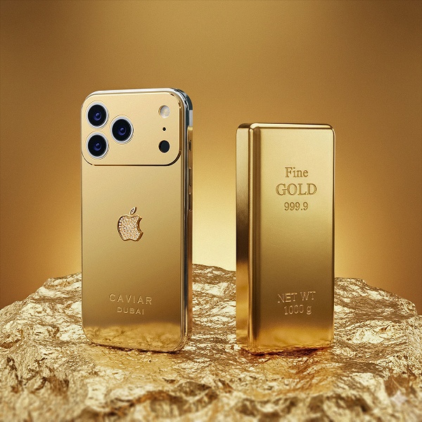 В России представили iPhone 17 в виде золотого слитка и Bitcoin