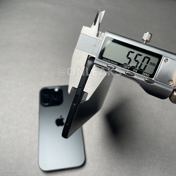 Он мог стать самым тонким флагманом Samsung в истории: макет отмененного Samsung Galaxy S26 Edge показали на фото