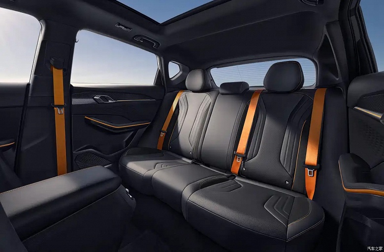 Geely Coolray, готовый к битве, всего за 87,8 тыс. юаней (1 млн рублей). Представлен Geely Coolray L Battle Edition с большим антикрылом и салоном из алькантары - 5 Geely Coolray, готовый к битве, всего за 87,8 тыс. юаней (1 млн рублей). Представлен Geely Coolray L Battle Edition с большим антикрылом и салоном из алькантары