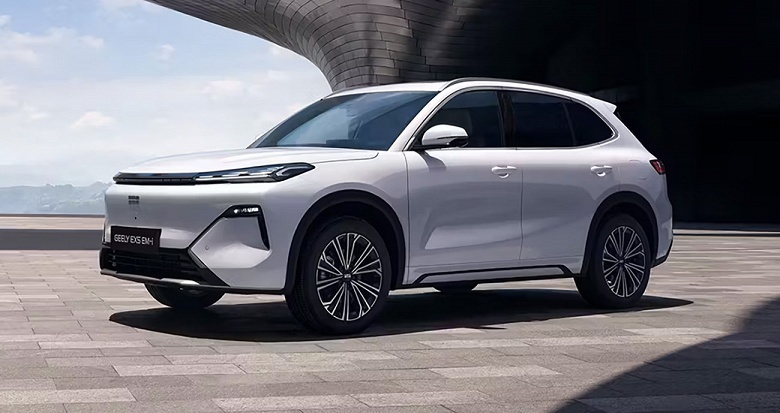 В России только начинаются продажи гибрида Geely EX5 EM-i, а в Китае уже показали обновленный кроссовер: улучшенное оснащение, больше батарея и больше мощности - 1 В России только начинаются продажи гибрида Geely EX5 EM-i, а в Китае уже показали обновленный кроссовер: улучшенное оснащение, больше батарея и больше мощности