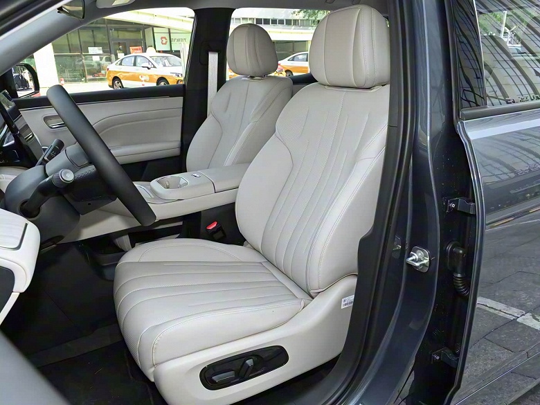 Аналог Toyota RAV4 и Honda CRV за 110 тыс. юаней (1,25 млн рублей). Представлен GAC AION i60: просторный салон и 1240 км на баке бензина