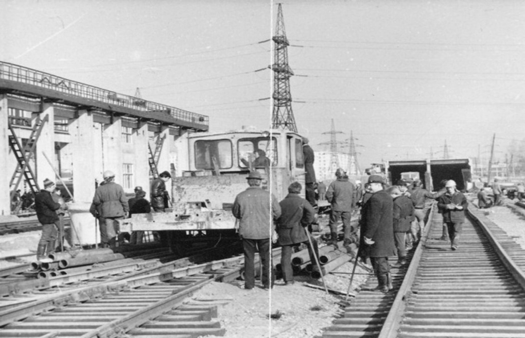 Укладка путей в электродепо «Пролетарское». Источник