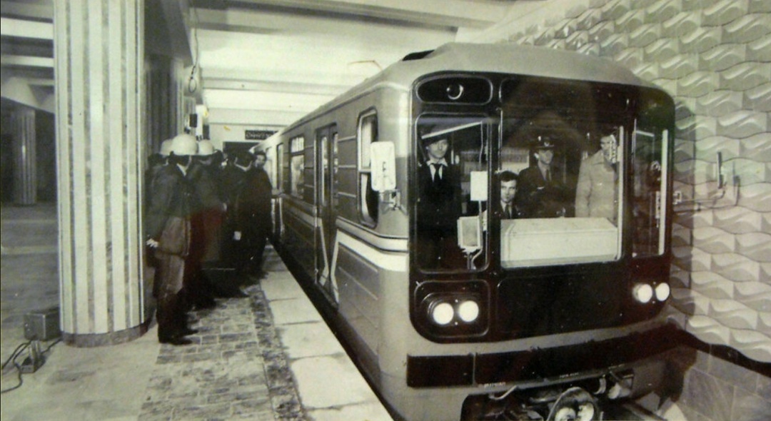 Пробный поезд прибывает на Заречную — если фото не отзеркалено, то по неправильному пути. Источник