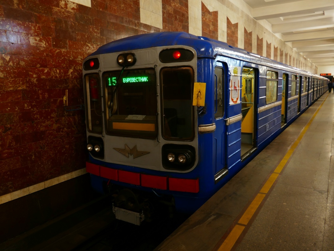 Красят свои «номерные» нижегородцы довольно затейливо