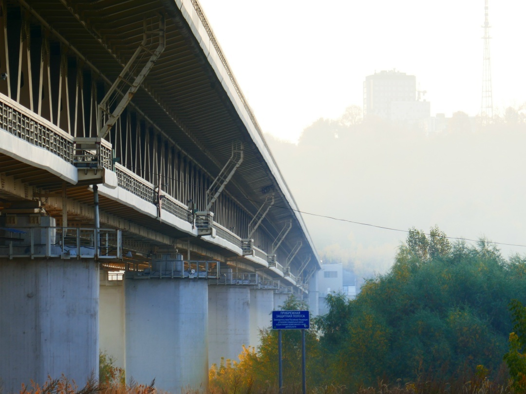 Туманные дали за метромостом