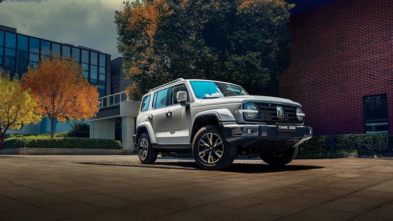 Tank, который лидирует среди премиальных брендов в Санкт-Петербурге, впервые закрыл дилерский центр