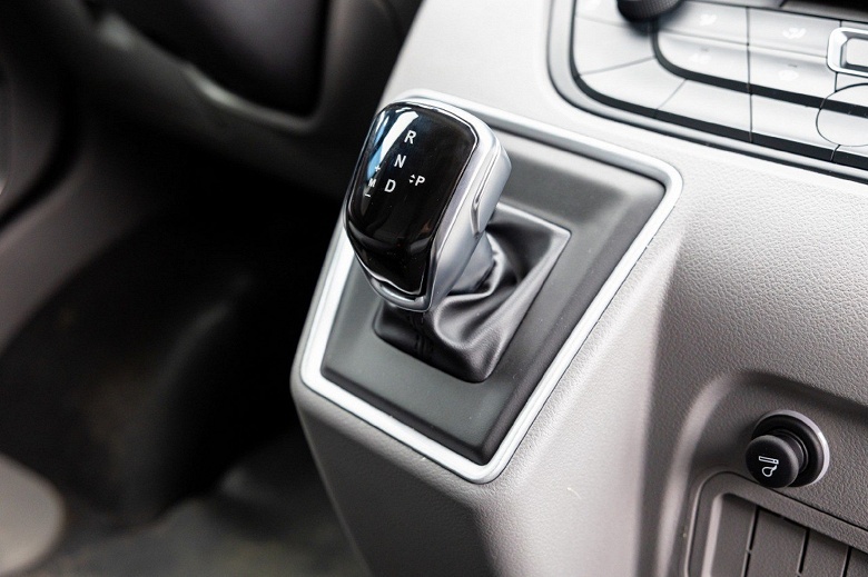 Отечественный конкурент &laquo;ГАЗели&raquo; обзавелся &laquo;автоматом&raquo;. Стартовали продажи нового Sollers Atlant с 2,7-литровым мотором и автоматической коробкой передач