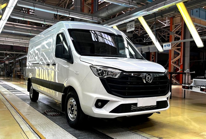 Отечественный конкурент &laquo;ГАЗели&raquo; обзавелся &laquo;автоматом&raquo;. Стартовали продажи нового Sollers Atlant с 2,7-литровым мотором и автоматической коробкой передач