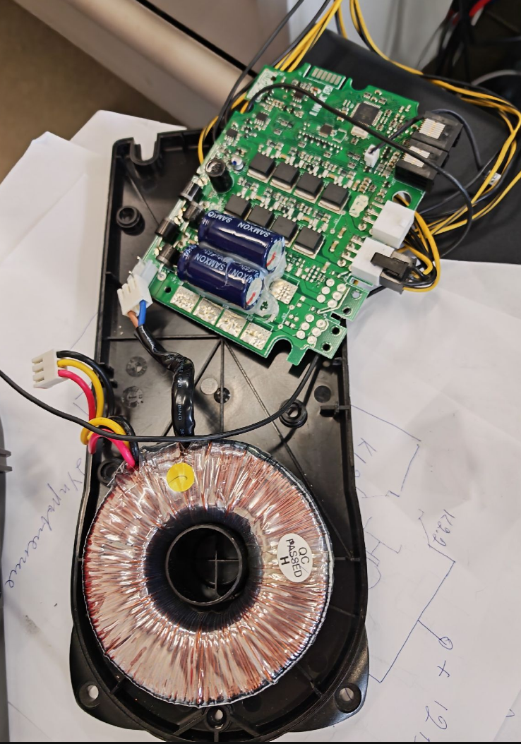 Внутри контроллера LINAK CBD4.