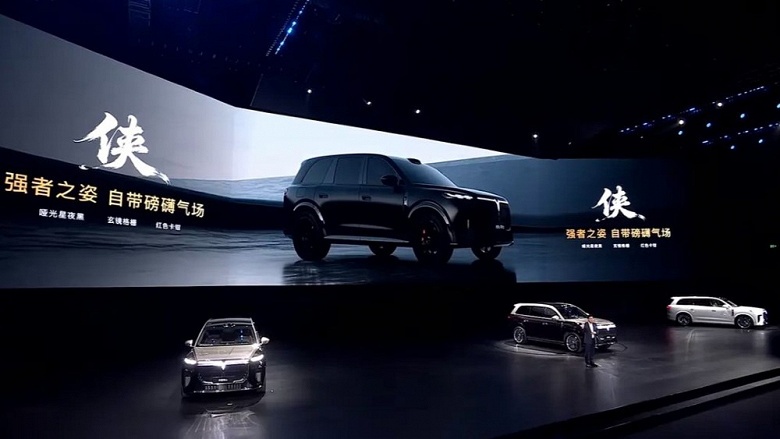 Первый китайский серийный автомобиль с трёхкамерной пневмоподвеской, запас хода 1400 км, зарядка за 12 минут. Представлен флагманский кроссовер Voyah Taishan