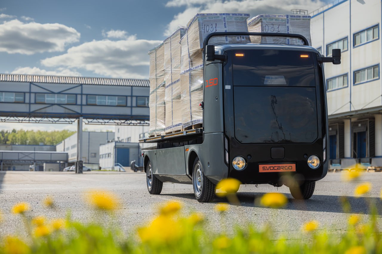 Мы нарочно проектировали внешний вид ВАТС милым, чтобы у обывателя не возникал эффект зловещей долины. 