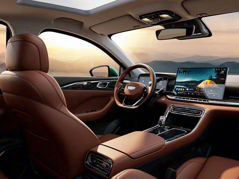 В России старый Geely Emgrand продают за 2 млн рублей, а в Китае совершенно новый Emgrand с &laquo;лицом&raquo; Mercedes-Benz &mdash; всего 66 тыс. юаней (755 тыс. рублей)