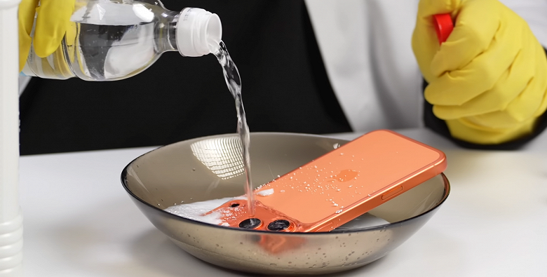 Wylsacom попытался отбелить iPhone 17 Pro Max: оранжевый смартфон проверили на стойкость цвета - 1 Wylsacom попытался отбелить iPhone 17 Pro Max: оранжевый смартфон проверили на стойкость цвета