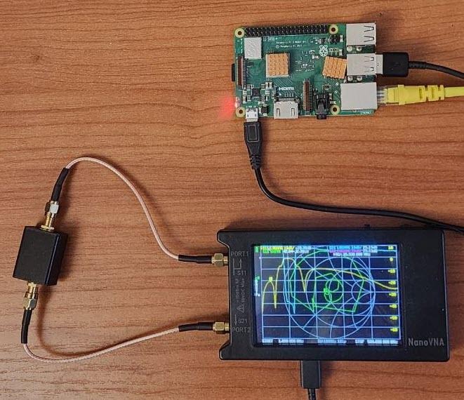 Рис. 6. Подключение режекторного фильтра к NanoVNA 