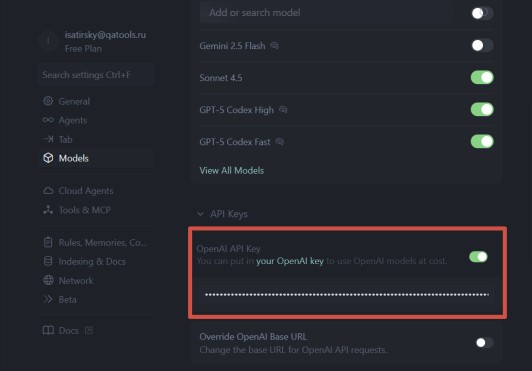 Процесс настройки довольно прост: В меню настройки провайдеров или подключений Cursor нужно добавить секретный ключ, созданный в консоли OpenAI. Затем можно выбрать модель по умолчанию для чата и автодополнений.