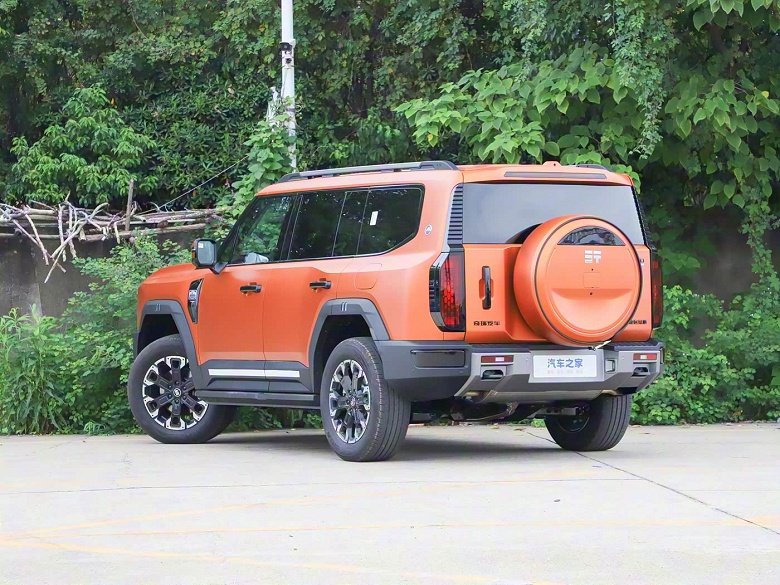 В России появился уникальный гибридный водоплавающий внедорожник с мощностью 900 л.с.: Jetour G700 выйдет на отечественный рынок в 2026 году