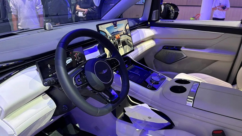 Минивэн уровня бизнес-джета: представлен Geely Galaxy V900, который построен на базе британского LEVC L380