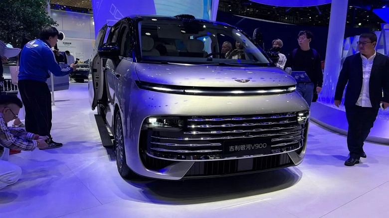 Минивэн уровня бизнес-джета: представлен Geely Galaxy V900, который построен на базе британского LEVC L380