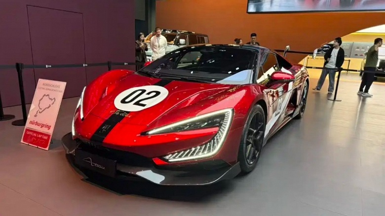 Почти 3000 л.с. и скорость под 500 км/ч. BYD показала вживую гиперкар Yangwang U9 Xtreme