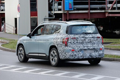 Mercedes-GLB 2026 показали на фото: новый дизайн, «звёздная» крыша и MBUX Superscreen - 4 Mercedes-GLB 2026 показали на фото: новый дизайн, «звёздная» крыша и MBUX Superscreen