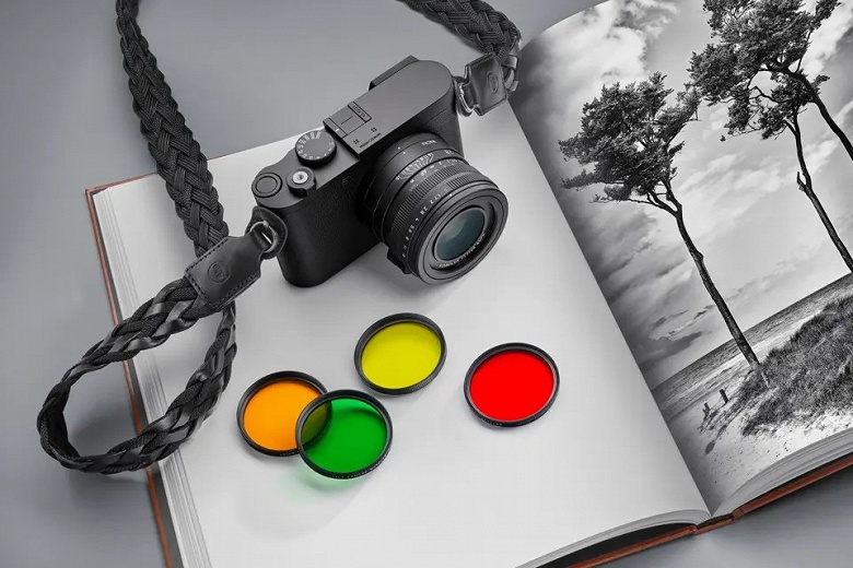 Эта камера Leica вообще не умеет снимать в цвете и стоит почти 8000 долларов. Представлена модель Q3 Monochrom