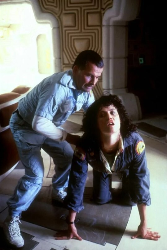 Сексуальный подтекст андроида Эша или как Бильбо Бэггинс попал в фильм непонятной категории - 21