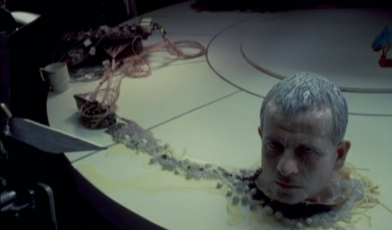 Сексуальный подтекст андроида Эша или как Бильбо Бэггинс попал в фильм непонятной категории - 5