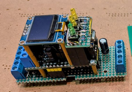 Рис. 14. Прототип контроллера на макетных платах