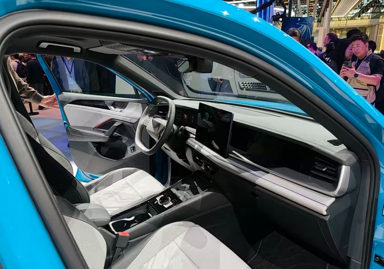 Volkswagen Tayron L впервые стал подключаемым гибридом: полный привод и возможность проехать 100 км без бензина