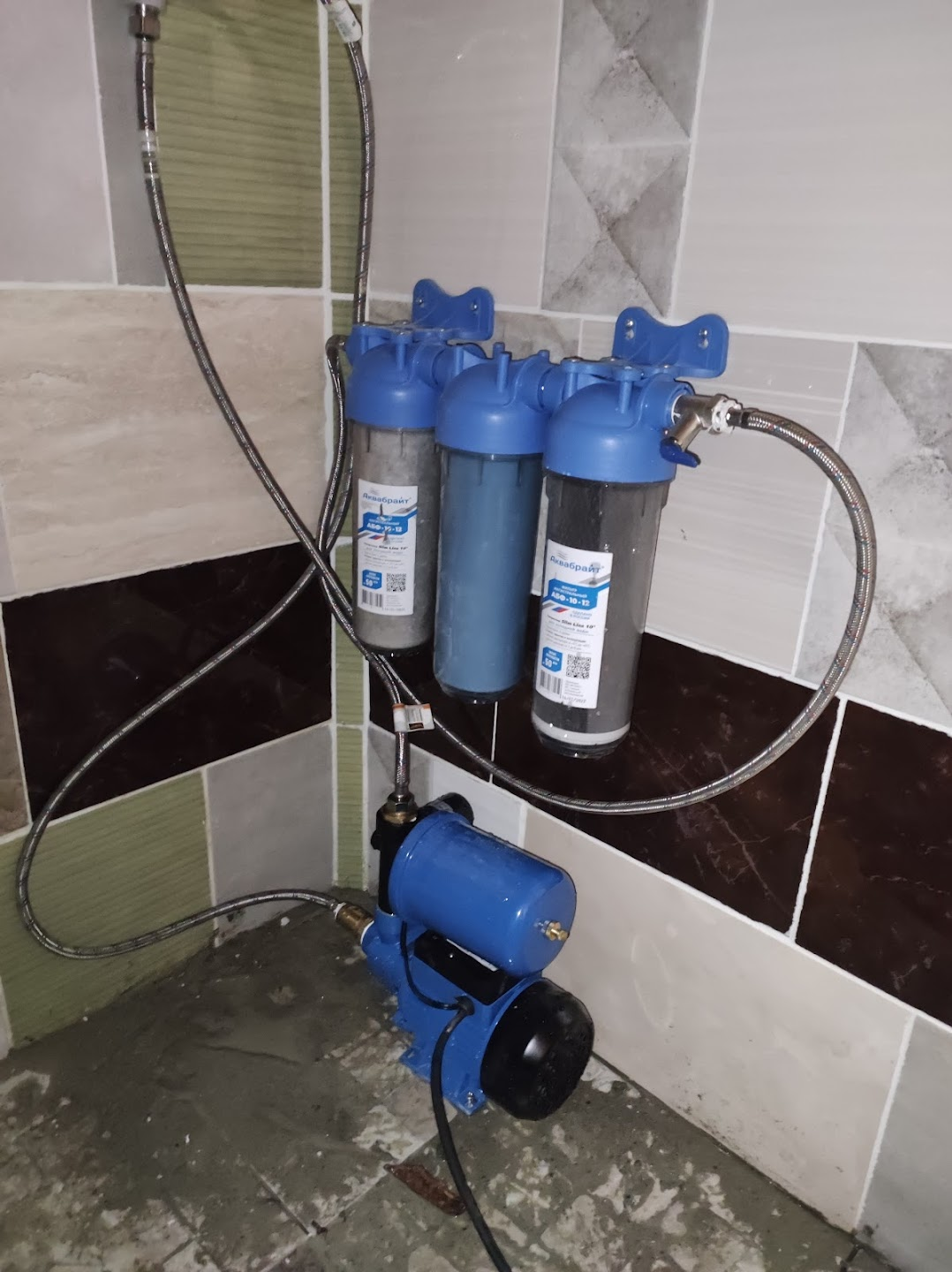 Проба пера, все временное и на гибких шлангах. Сейчас уже переделал на полипропилен.