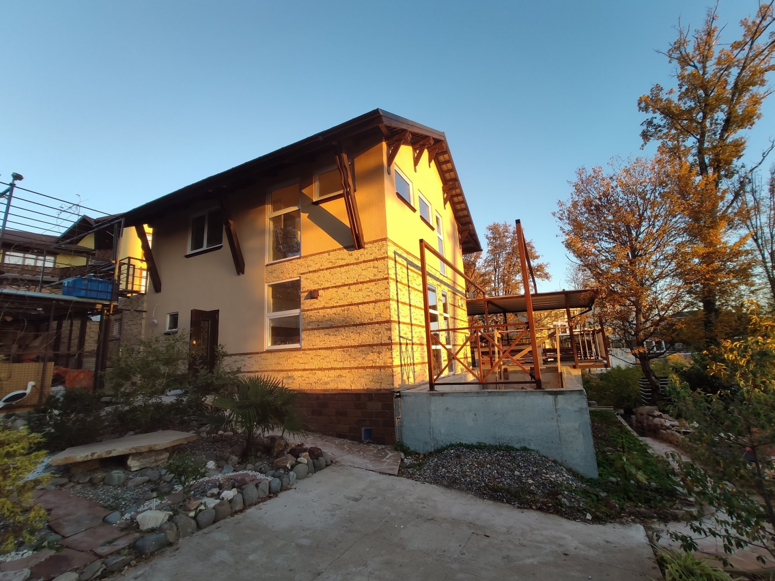 Автономный дом кочевника с дождевой водой, солнечными панелями. Жизнь без водопровода, газа и счетов - 1