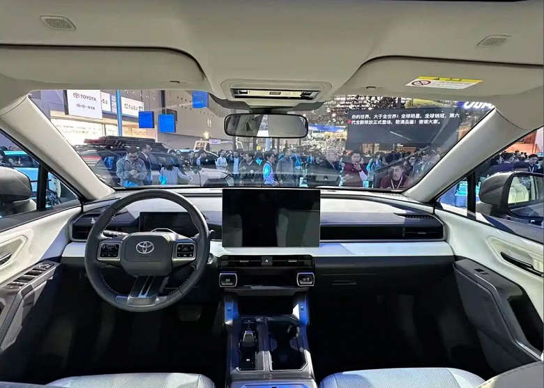 Новый Toyota RAV4 представлен в Китае: два гибрида, полный привод и 6 лет гарантии по цене от 170 тыс. юаней (1,9 млн рублей) - 3 Новый Toyota RAV4 представлен в Китае: два гибрида, полный привод и 6 лет гарантии по цене от 170 тыс. юаней (1,9 млн рублей)