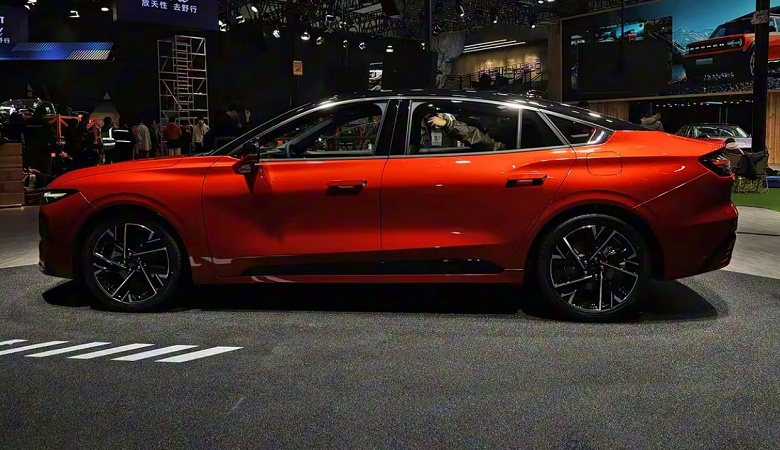 Представлен обновленный Ford Mondeo: более мощный мотор на 261 л.с. и улучшенная медиасистема