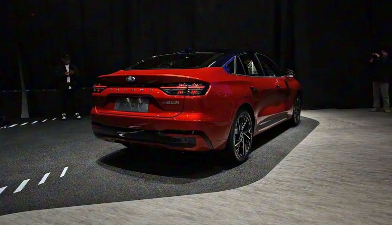 Представлен обновленный Ford Mondeo: более мощный мотор на 261 л.с. и улучшенная медиасистема