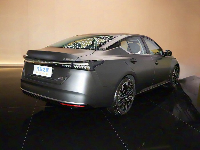 Представлен совершенно новый Nissan Teana: передовые технологии Huawei, 2,0-литровый мотор и имитация 8-ступенчатой коробки передач &mdash; за 130 тыс. юаней (1,45 млн рублей)