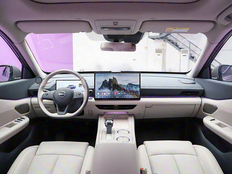 Представлен совершенно новый Nissan Teana: передовые технологии Huawei, 2,0-литровый мотор и имитация 8-ступенчатой коробки передач &mdash; за 130 тыс. юаней (1,45 млн рублей)