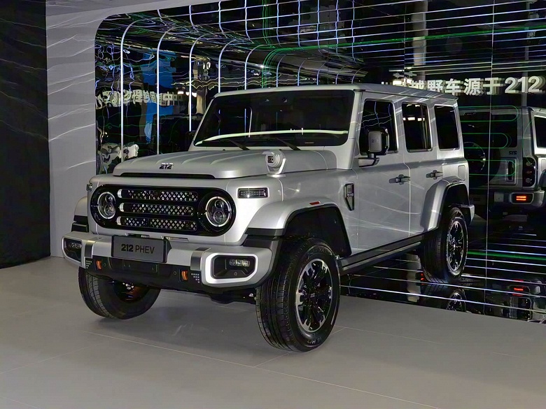 Представленный в России &laquo;китайский УАЗ&raquo; 212 T01 превратился в подключаемый гибрид: новинку показали в Китае
