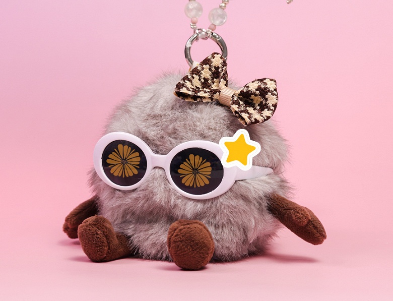 Это ИИ-питомец Huawei за 56 долларов. Компания представила игрушку Smart Hanhan, которую легко можно взять с собой